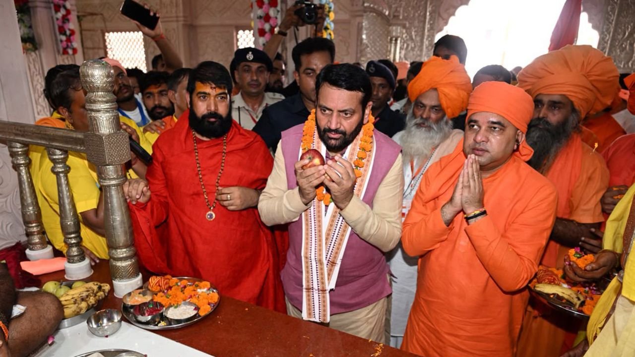 Haryana news : जींद के उझाना में श्री श्री 1008 सिद्ध बाबा खाक नाथ की मूर्ति प्राण प्रतिष्ठा में पहुंचे सीएम